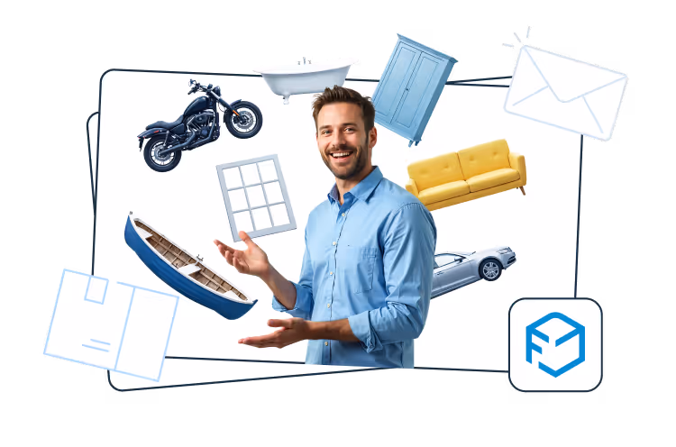 Uśmiechnięta kobieta stojąca z laptopem w rękach. Wokół niej ikony listu, koperty i dokumentów