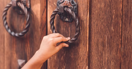 Jak zorganizować transport drzwi?