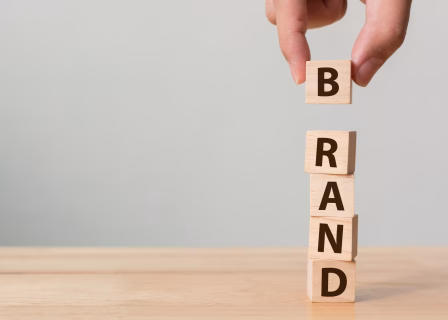 Grafika z napisem "Brand"